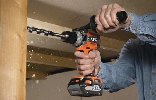 Perceuse visseuse à percussion BRUSHLESS BSB 18 CBL 402C AEG
